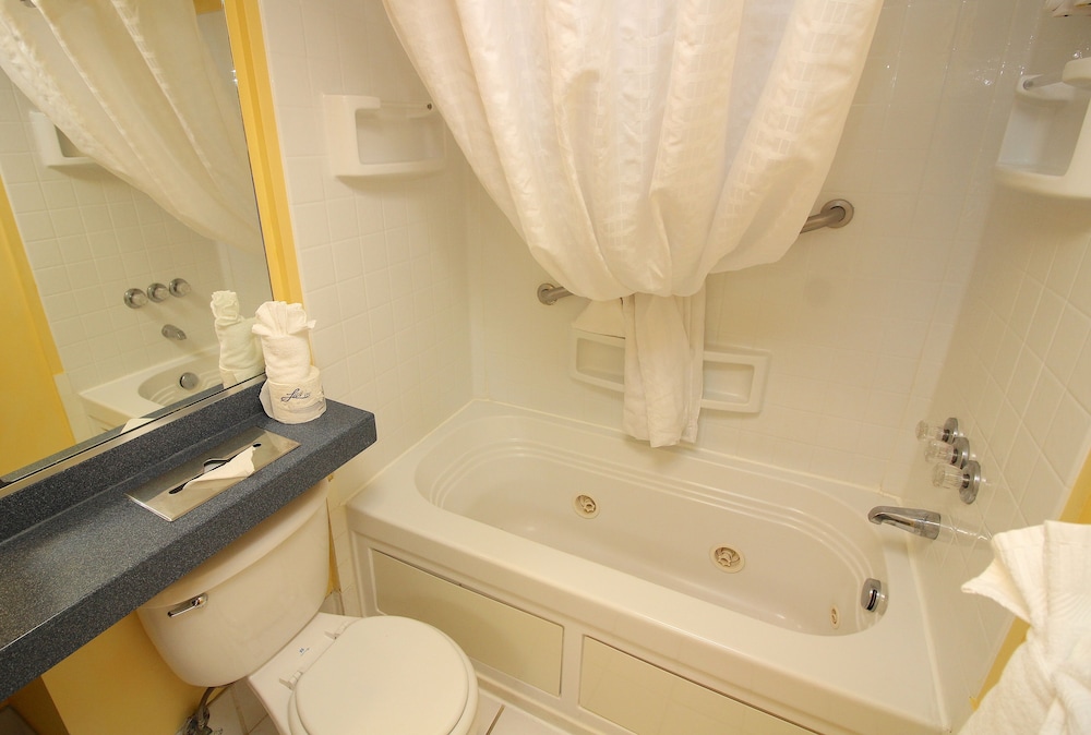 Ocean Sands Resort Oceanfront Virginia Beach by Vacatia - photo 18
