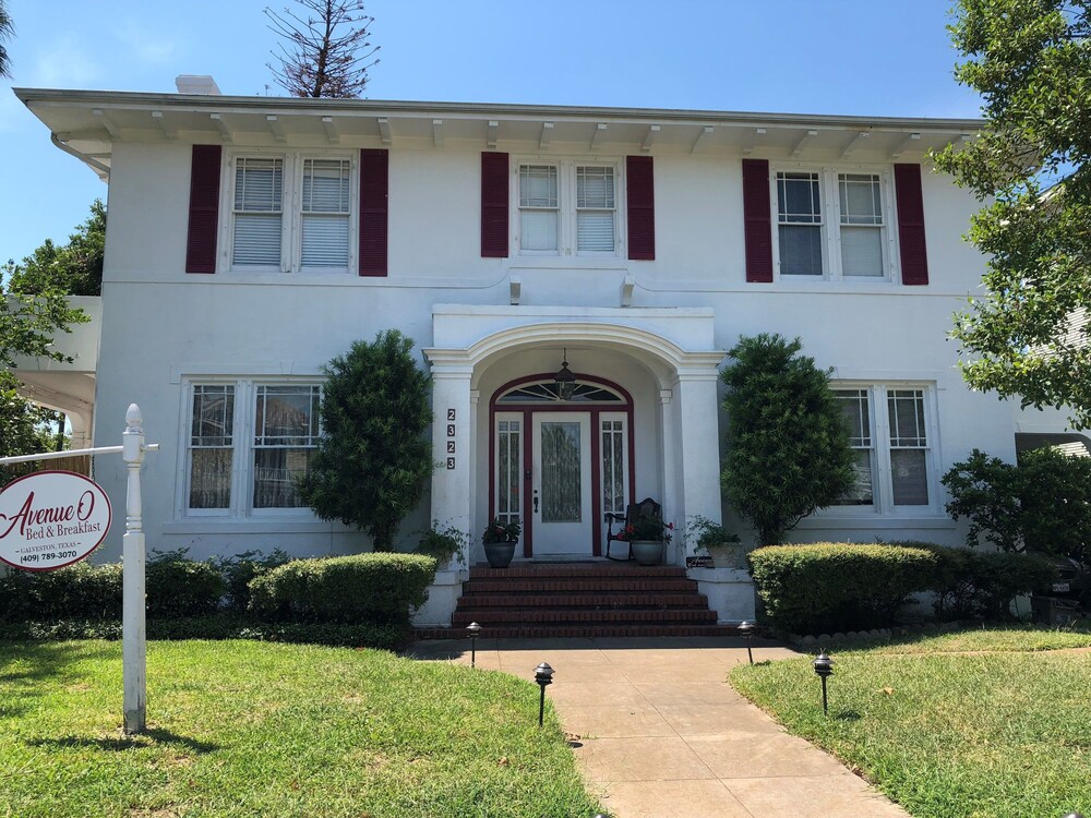 Avenue O Bed & Breakfast - featured photo