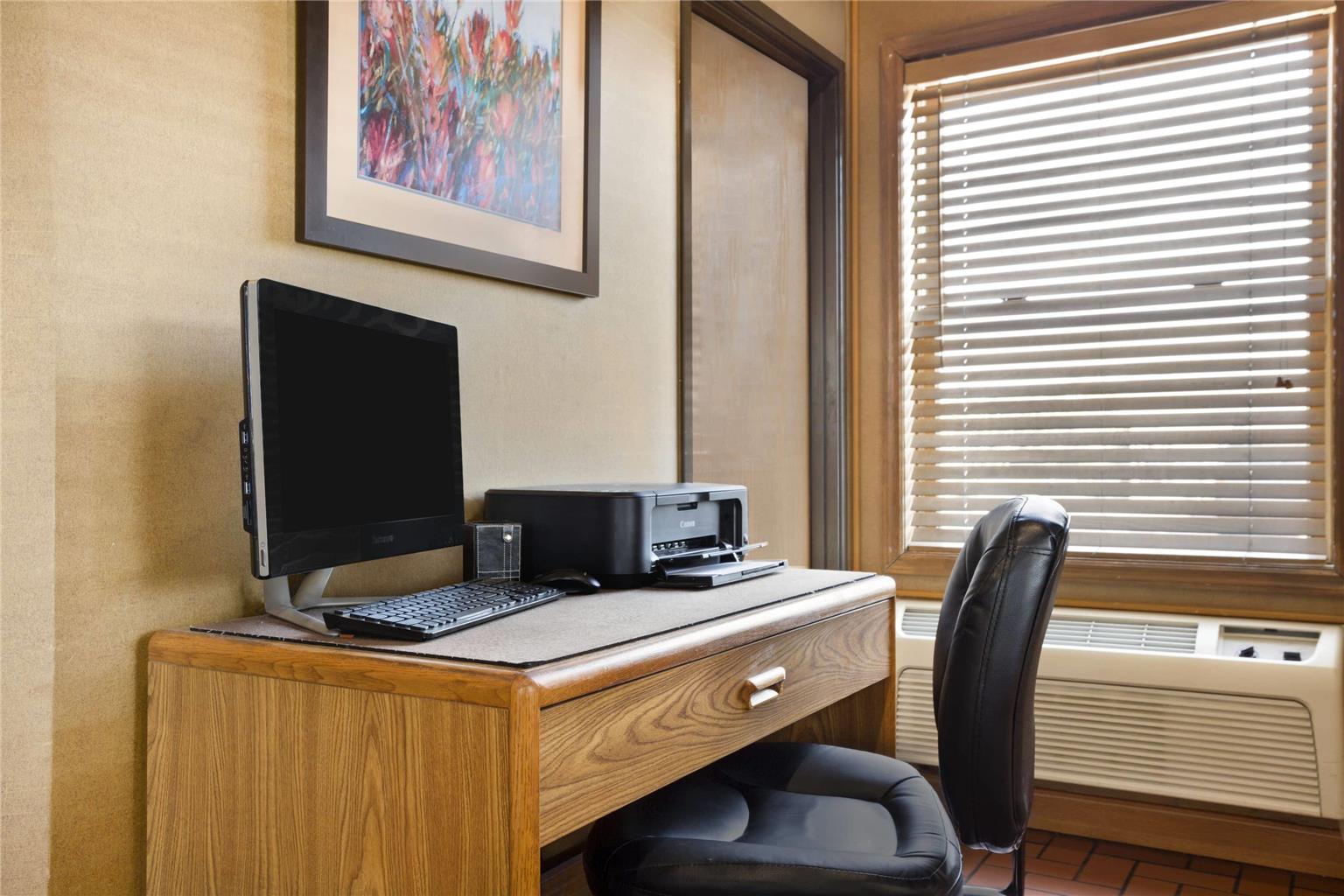 Super 8 by Wyndham Alton - photo 34