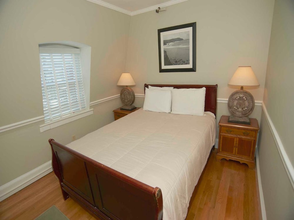 Bellevue Manor - photo 18