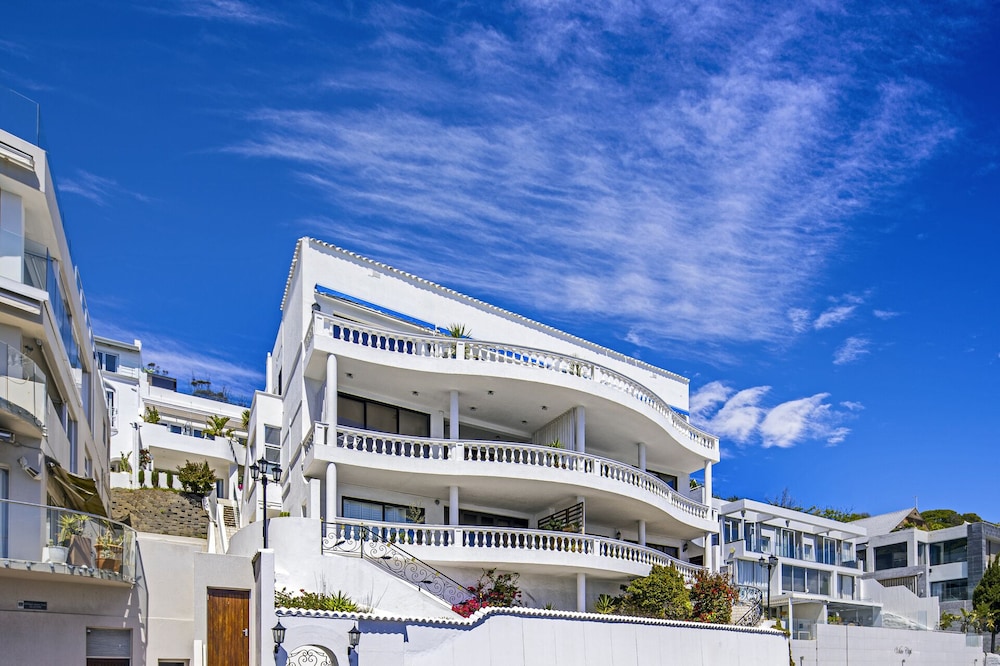 Clifton YOLO Spaces Clifton Beachfront Apartments — 4-Star Luxury Hotel in Cape Town, South Africa