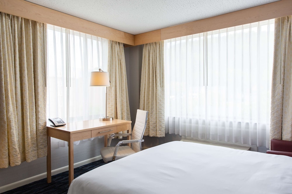 Capitol Plaza Hotel Montpelier Tapestry Collection by Hilton - photo 17