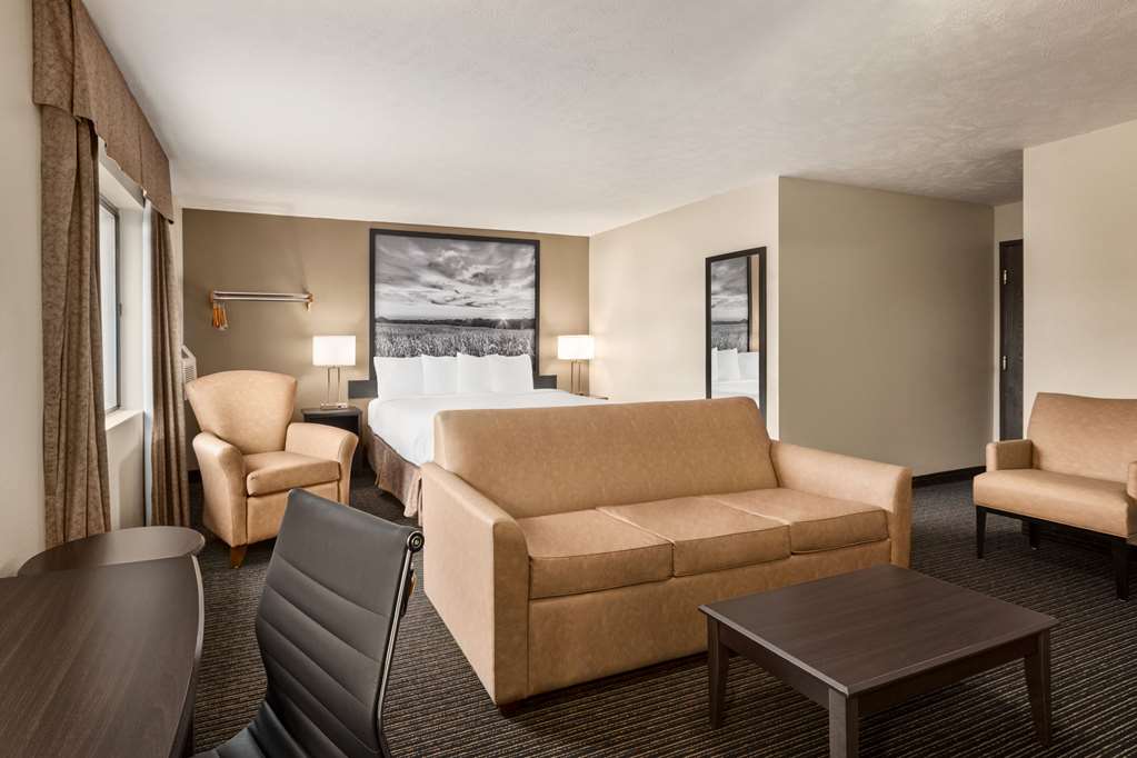 Super 8 by Wyndham Lincoln North - photo 41