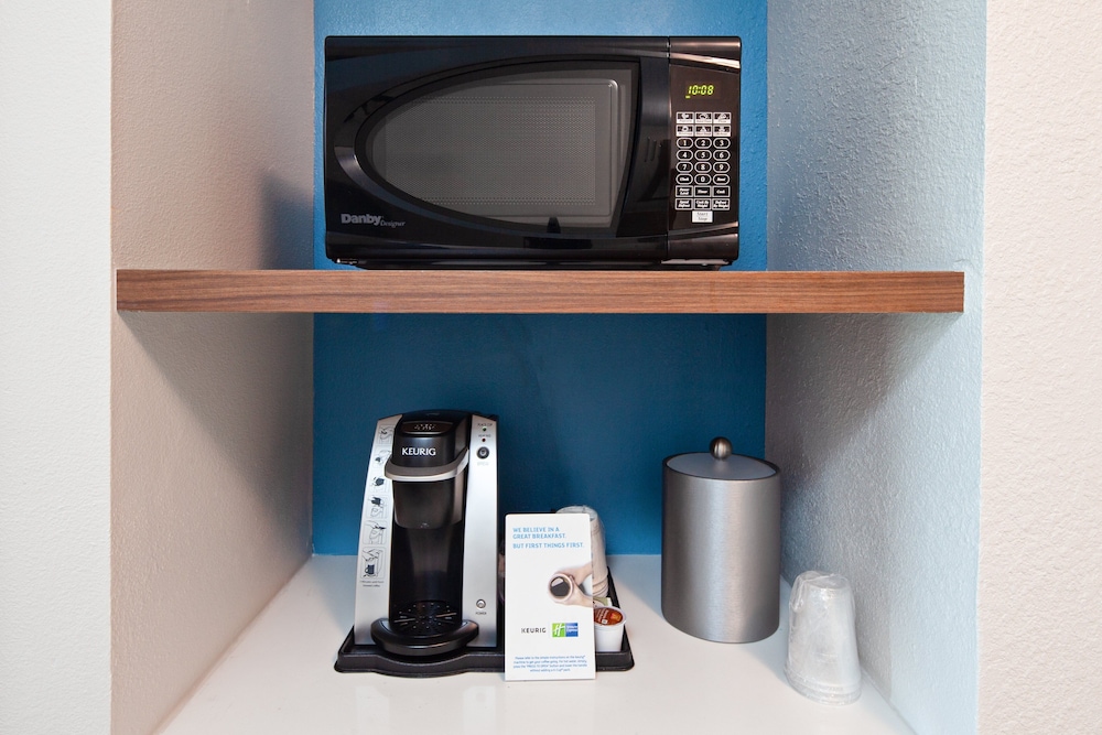 Holiday Inn Express & Suites Clovis Fresno Area by IHG - photo 9