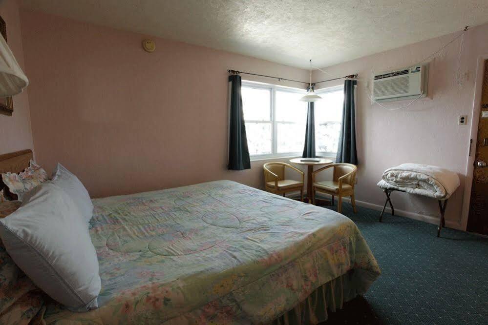 The Buckingham Motel Adults only - photo 39