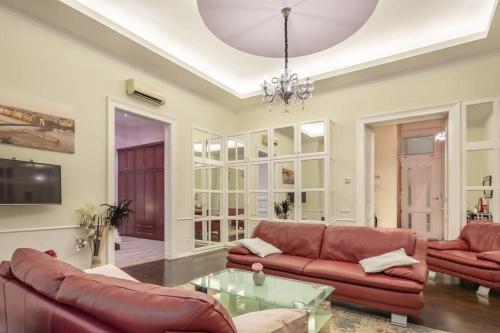 Spacious elegant central home at the river — 4-Star Luxury Hotel in Budapest, Hungary