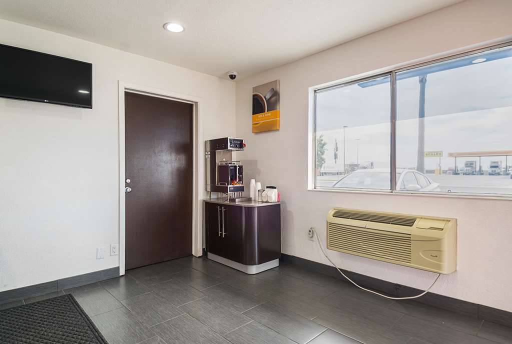 Motel 6 Lost Hills CA - photo 23