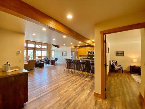 Townhome Next To Clubhouse In Exclusive Eagle Bend The Glacier — Bigfork