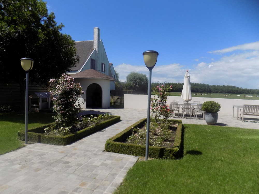 B&B De Polderhoeve — 5-Star Luxury Hotel in Blankenberge, Belgium