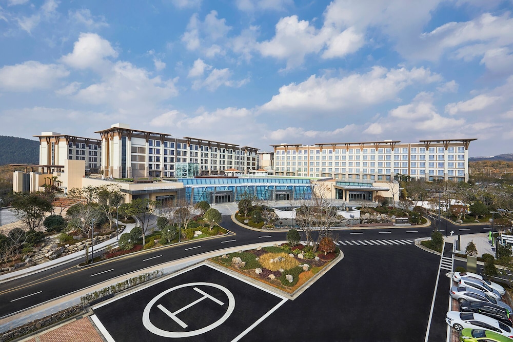 Landing Jeju Shinhwa World Hotel — 5-Star Luxury Hotel in Seogwipo, South Korea