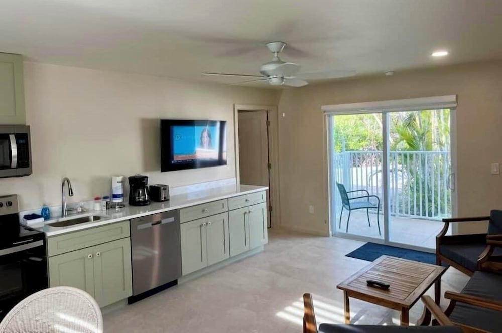 Sunshine Island Inn - photo 16