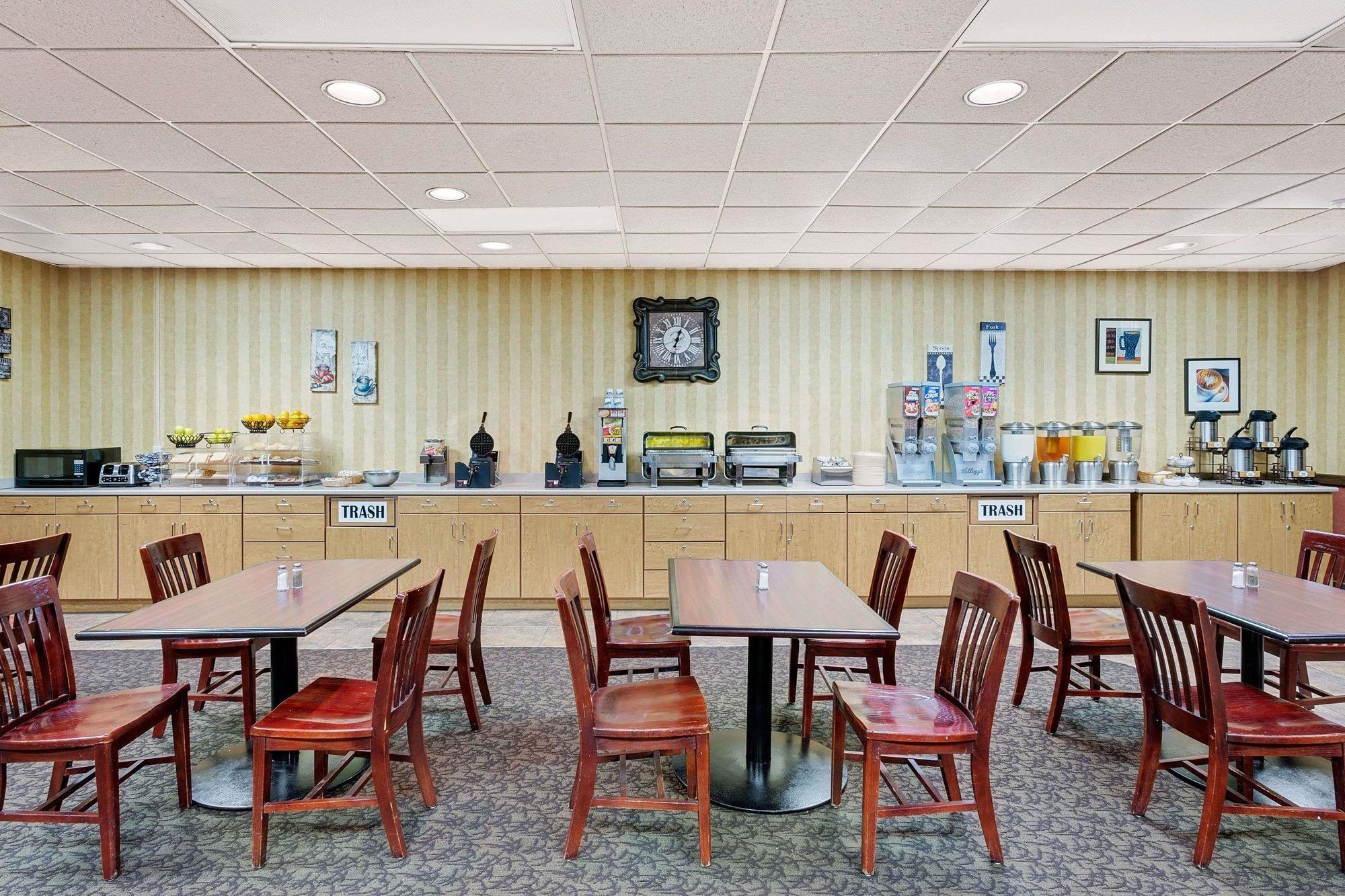 Ramada Mitchell Hotel and Conference Center - photo 4