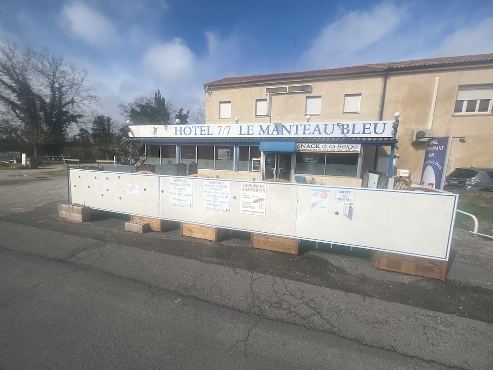 Le Manteau Bleu in Beziers, France
