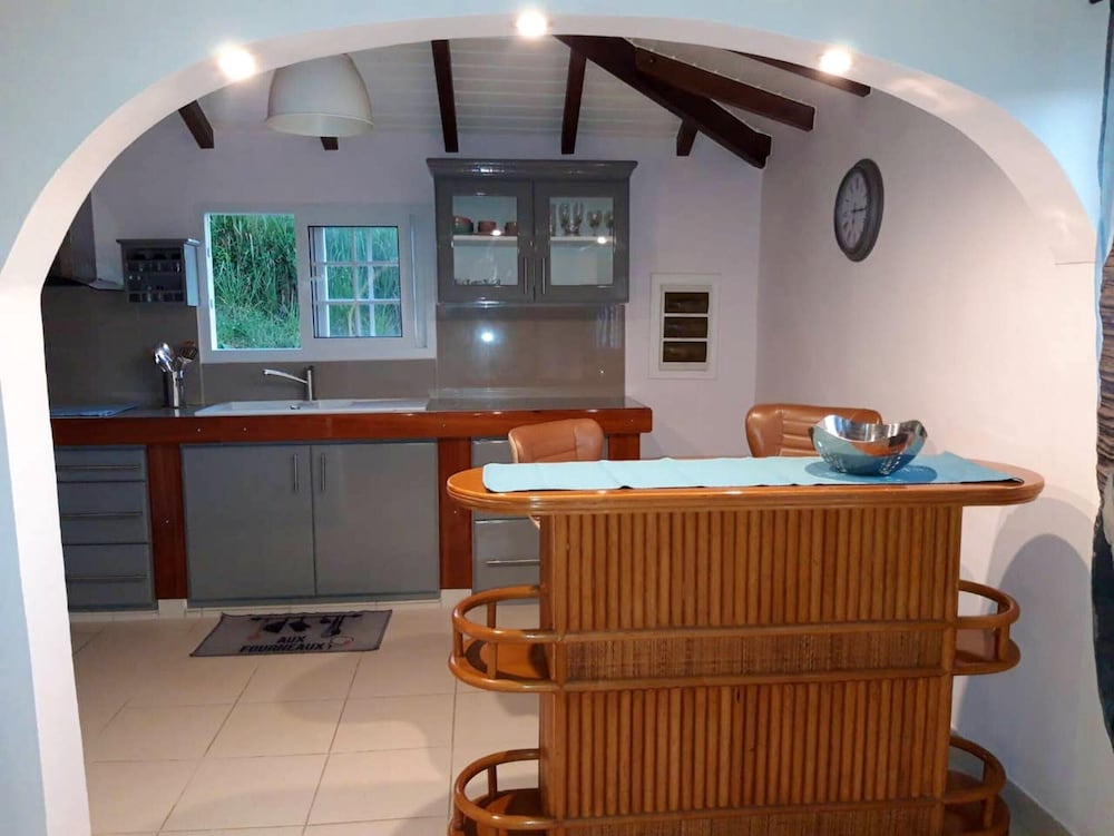 Maison charmante avec piscine à Petit Bourg. — 4-Star Luxury Hotel in Petit-Bourg, Guadeloupe