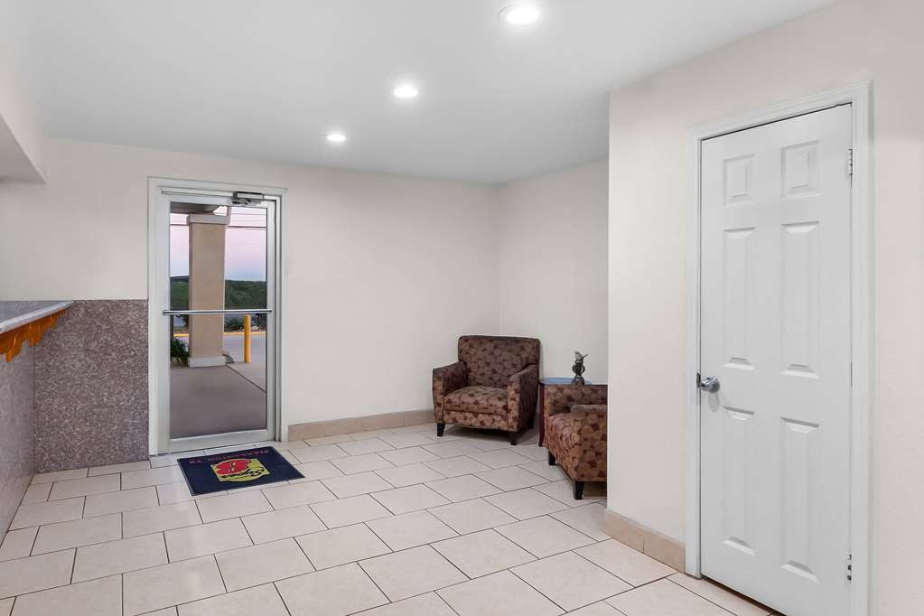Super 8 by Wyndham Pleasanton - photo 12