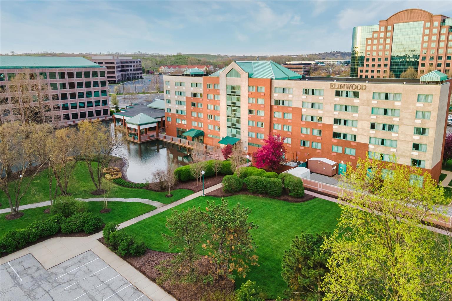 Elimwood Hotel a Ramada by Wyndham - last minute hotel in Maryland Heights