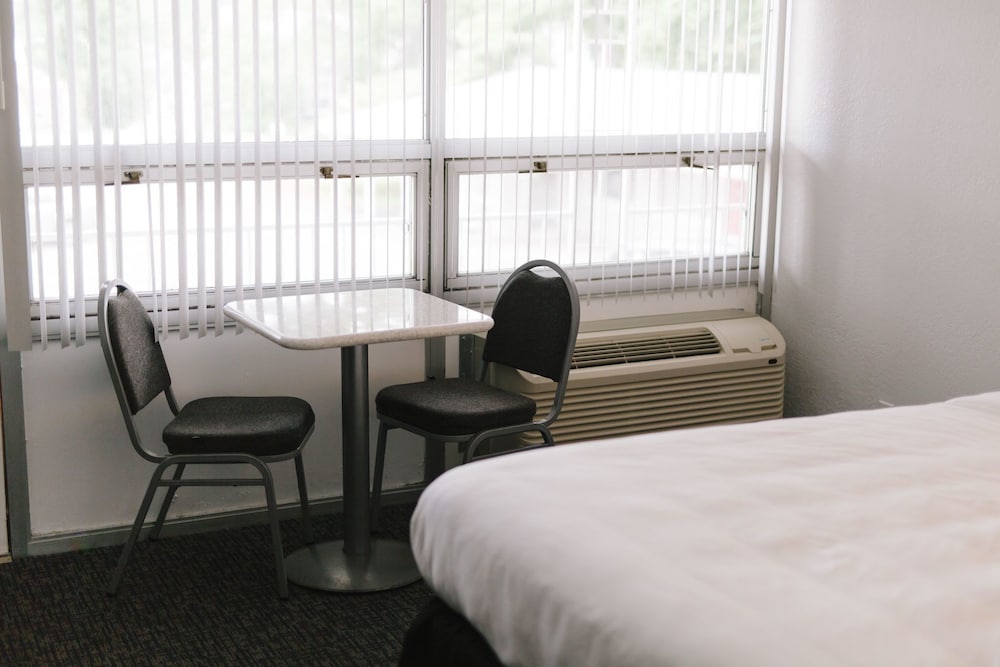 Grand Traverse Motel - photo 10