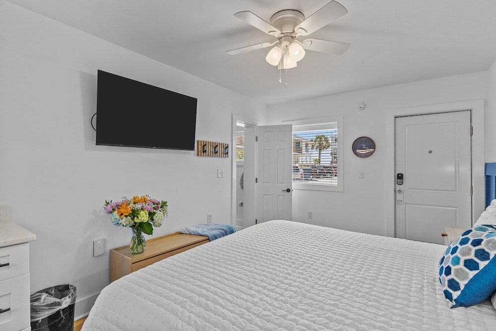 The Beach House at Oak Island by Carolina Resorts - photo 17