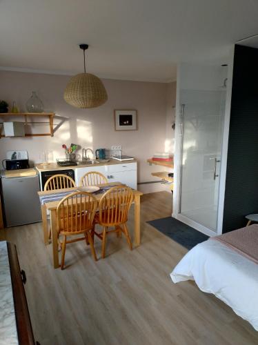 Studio Et Parking Acces Direct Nantes — hotel in Reze