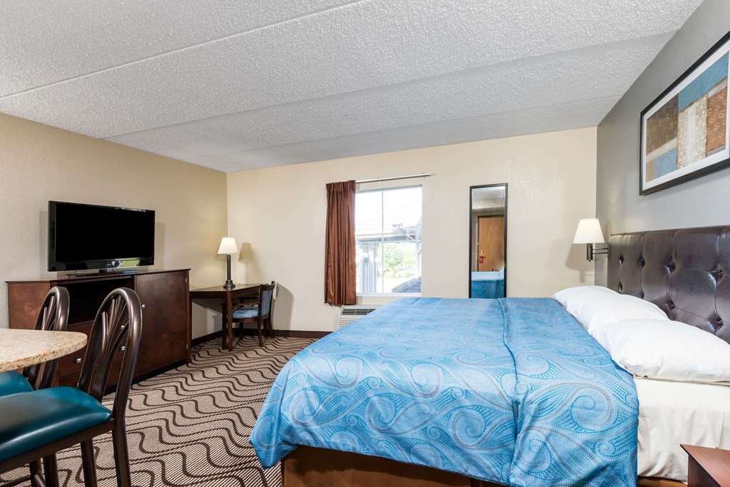 Super 8 by Wyndham Mars Cranberry Pittsburgh Area - photo 7