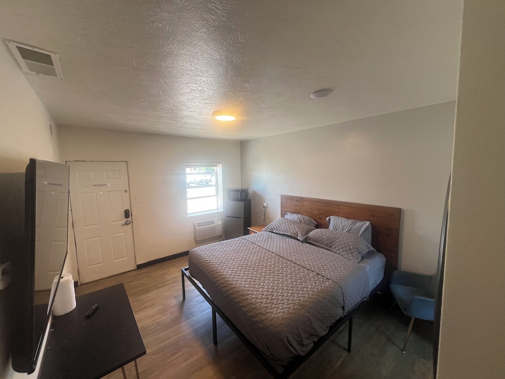 Mac s Motel - photo 10