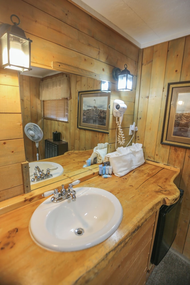 Chinook Winds Motel - photo 124