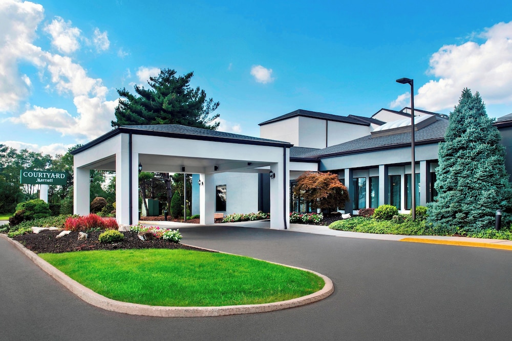 Courtyard by Marriott Newark Liberty International Airport - featured photo
