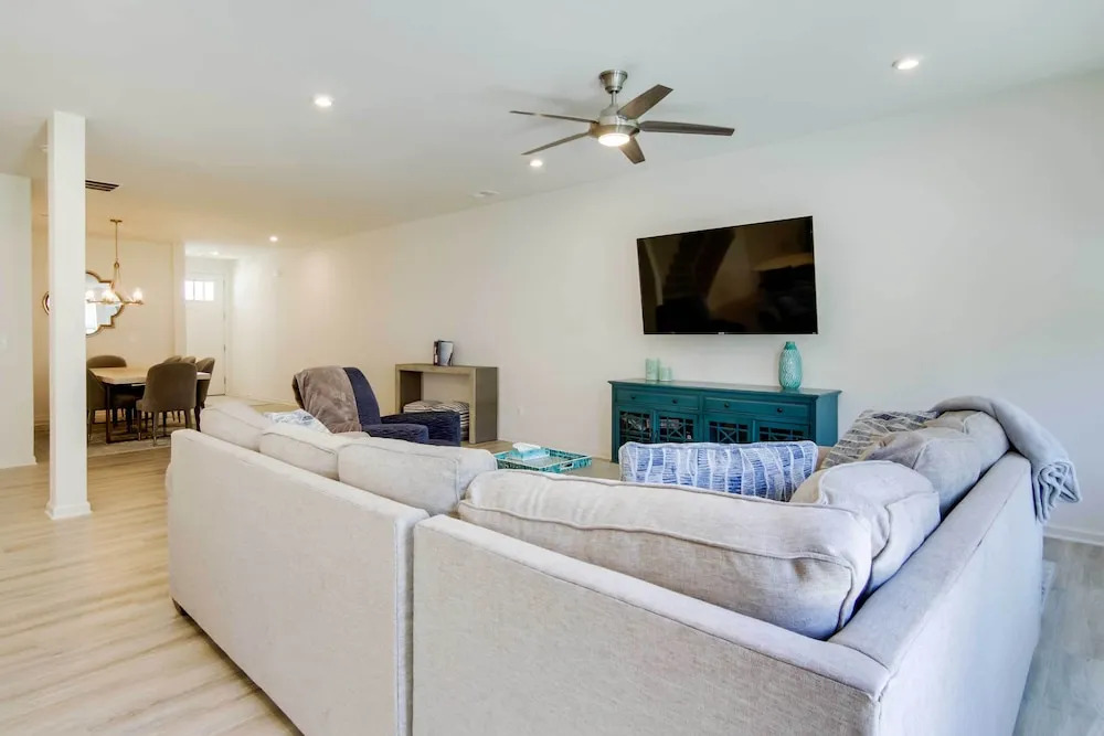 5 Mi to Bethany Beach Townhome with Community Perks — 4-Star Luxury Hotel in Millville, United States