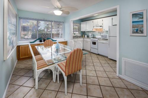 Seaspray Condos 208B — 4-Star Luxury Hotel in Fort Walton Beach, United States