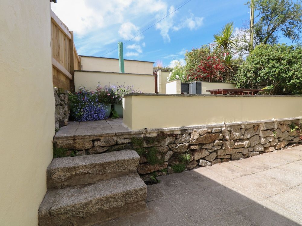 Eldamar Cottage 10690649 — Penryn