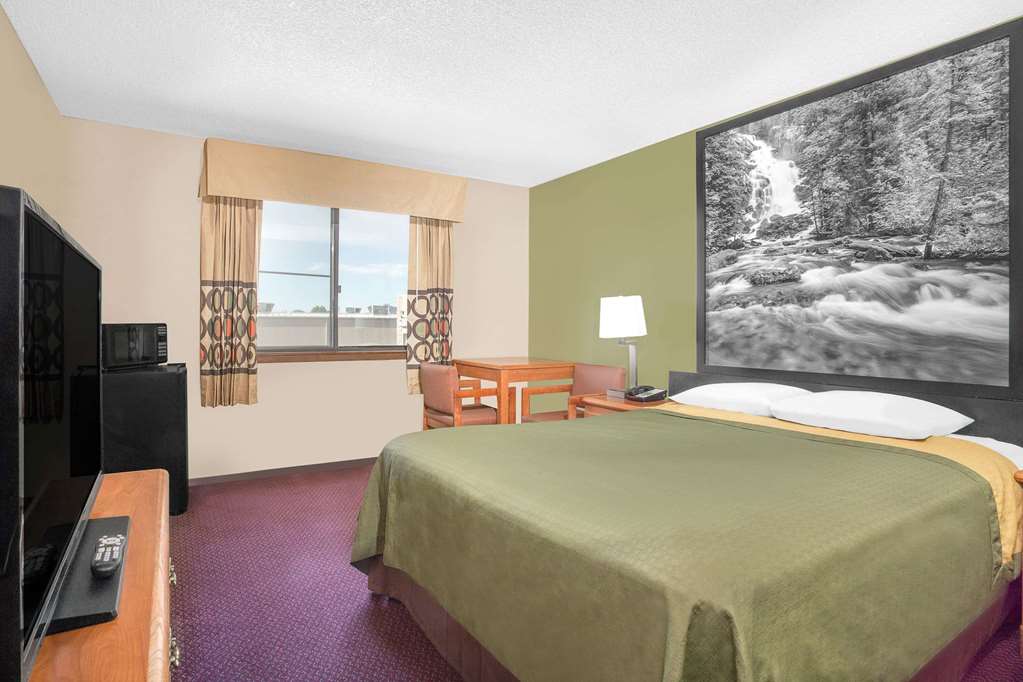 Super 8 by Wyndham Riverton - photo 11
