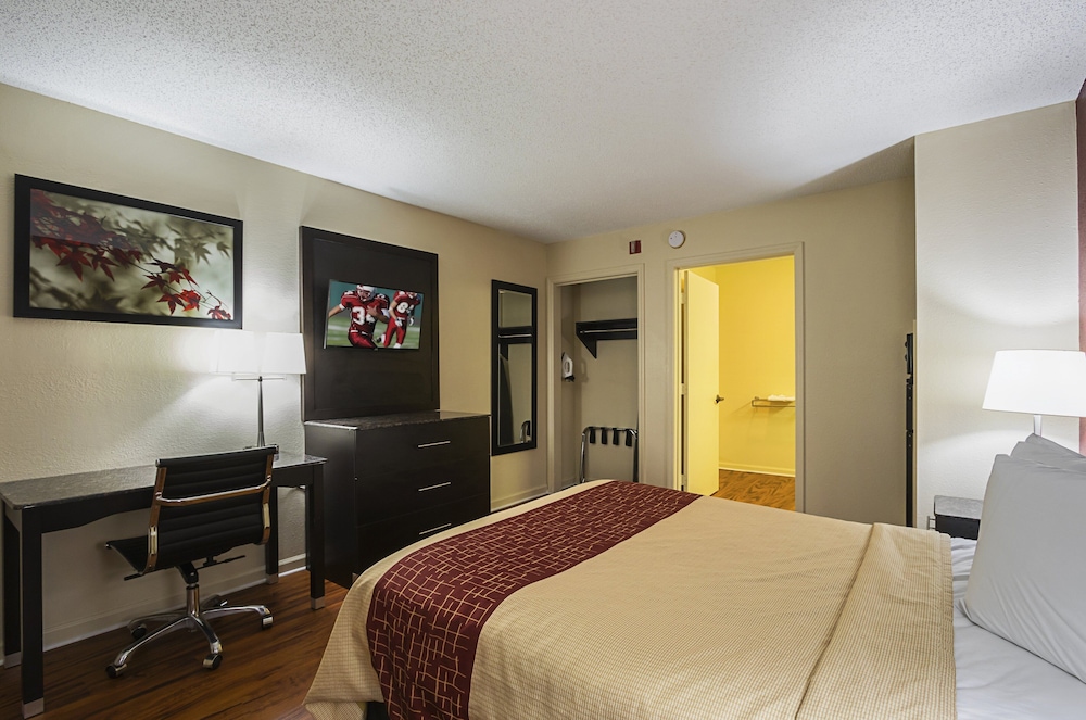 Red Roof Inn & Suites Scottsboro - photo 7