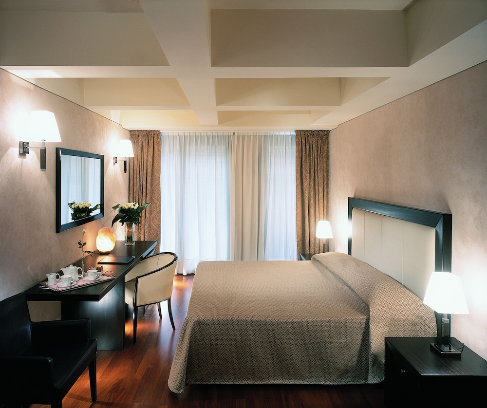 Hotel La Fenice — Belpasso
