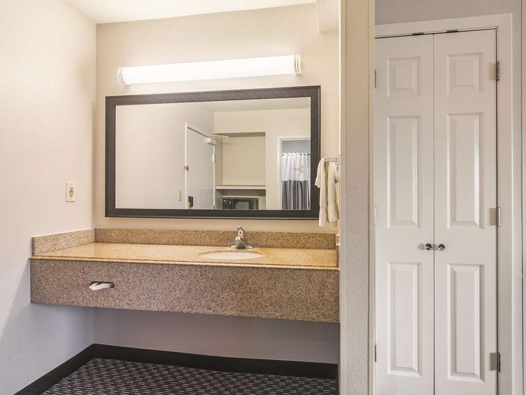 Wingate by Wyndham Brunswick GA I 95 - photo 25