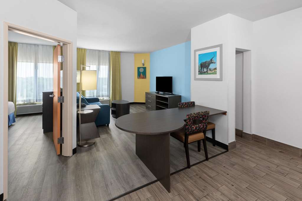 Days Inn & Suites by Wyndham Lubbock Medical Center - photo 33