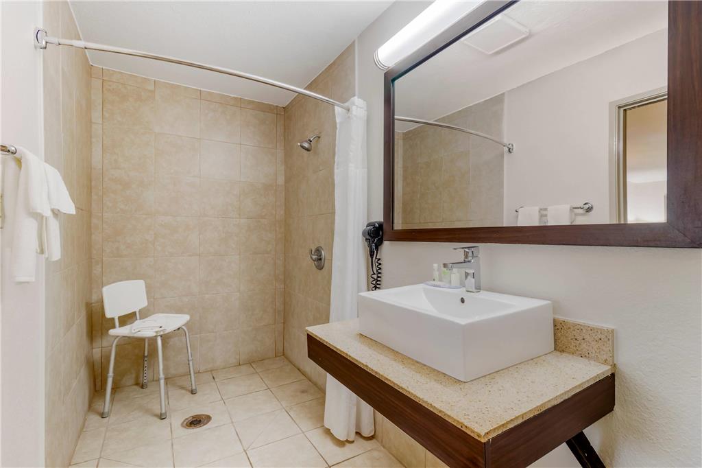 Quality Inn & Suites I 10 near Fiesta Texas - photo 19