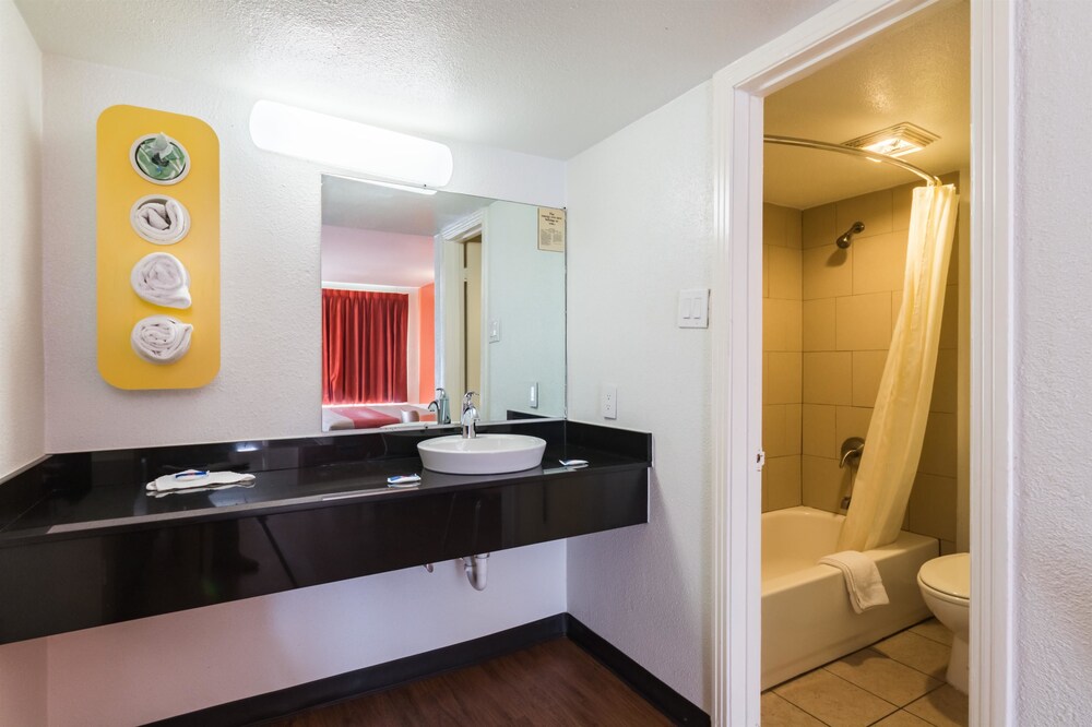 SureStay Hotel by Best Western San Antonio Riverwalk - photo 5