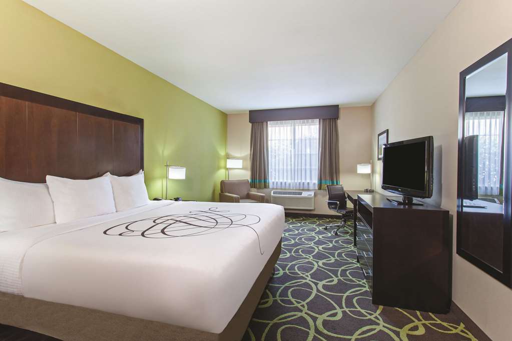 La Quinta Inn & Suites by Wyndham Los Banos - photo 11