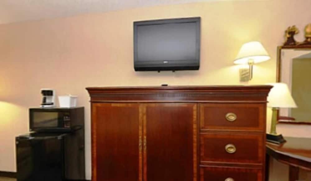 Americas Best Value Inn Smithfield - photo 17