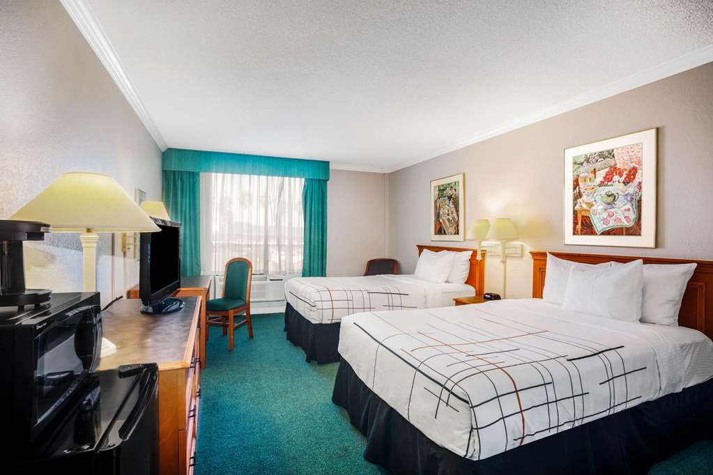 Days Inn by Wyndham Del Rio - photo 23