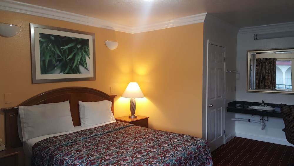 Flamingo Inn Long Beach - photo 4
