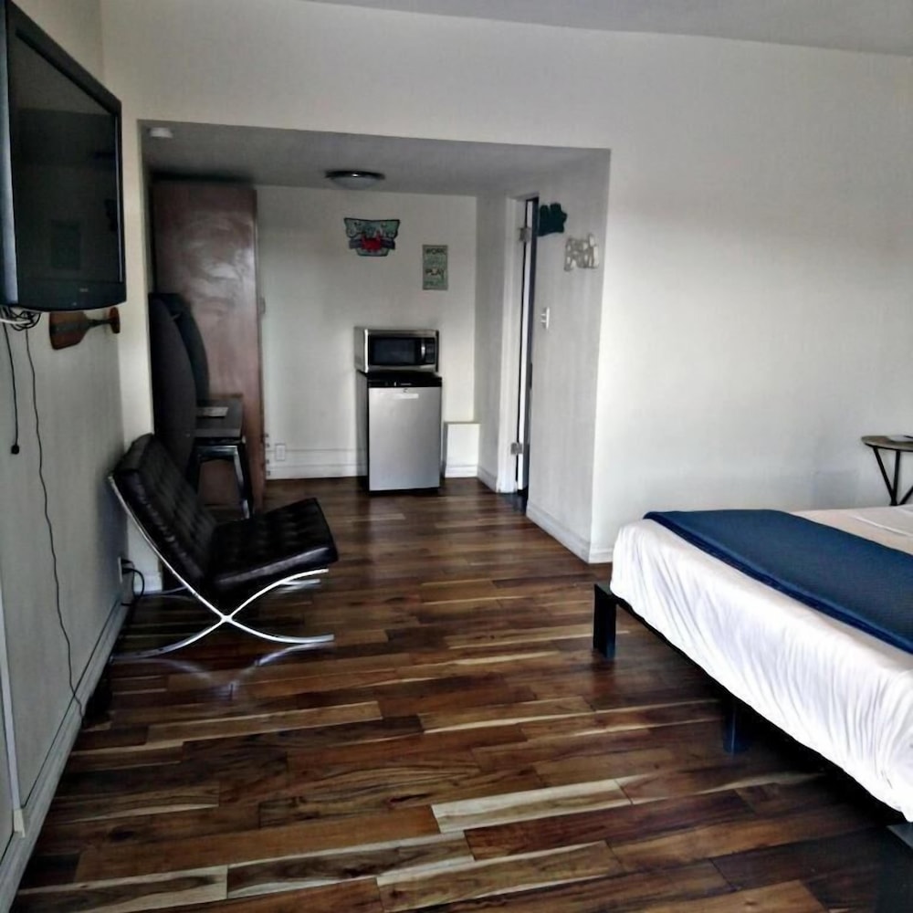 Desert Hills Motel - photo 23