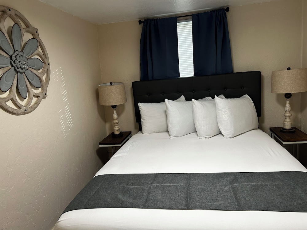 Lamplighter Cabins & Suites - photo 34