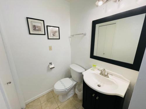Relax in this cozy townhouse 2block to the beach — 4-Star Luxury Hotel in Myrtle Beach, United States