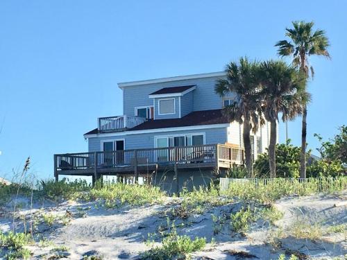 Beach House — 4-Star Luxury Hotel in Indian Rocks Beach, United States