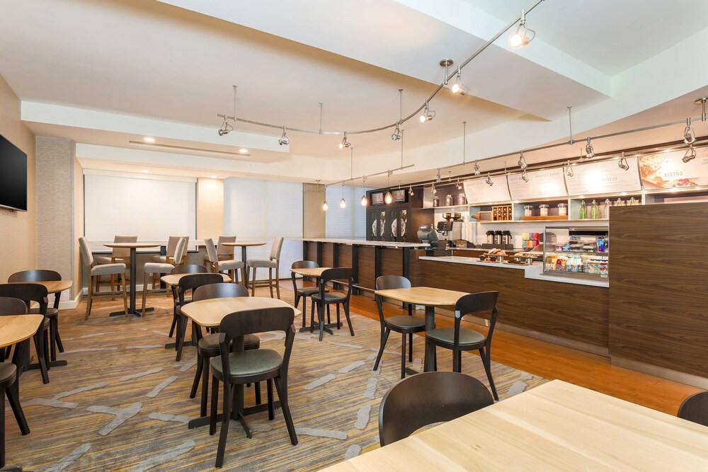 Courtyard by Marriott Pittsburgh Downtown - photo 23