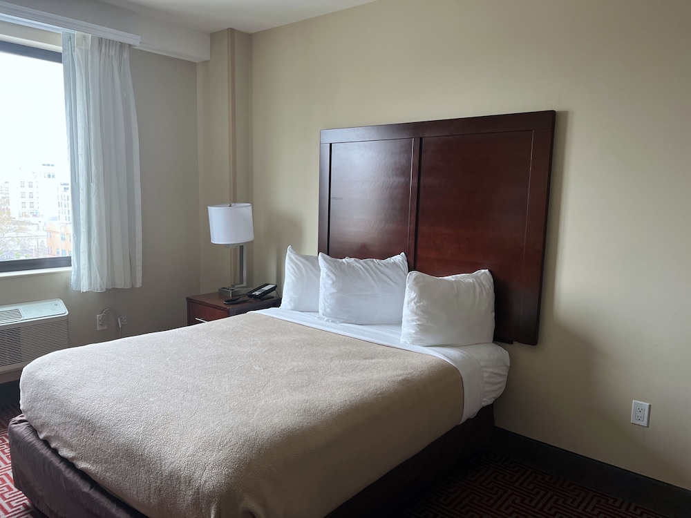Lotus BLU Inn & Suites - photo 9
