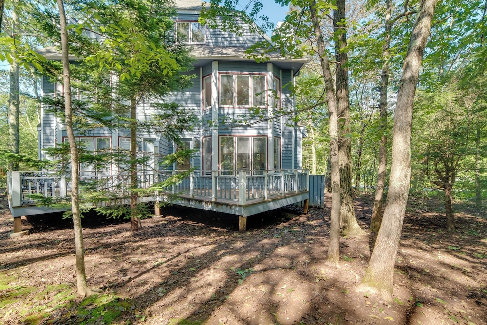 Wintergreen Resort Condo w Deck; Ski Hike Shops - photo 2