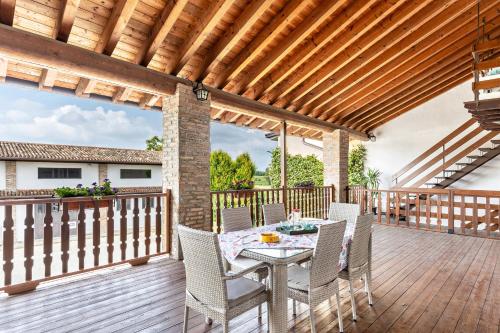 Cascina Raperonzolo — 4-Star Luxury Hotel in Lonato, Italy