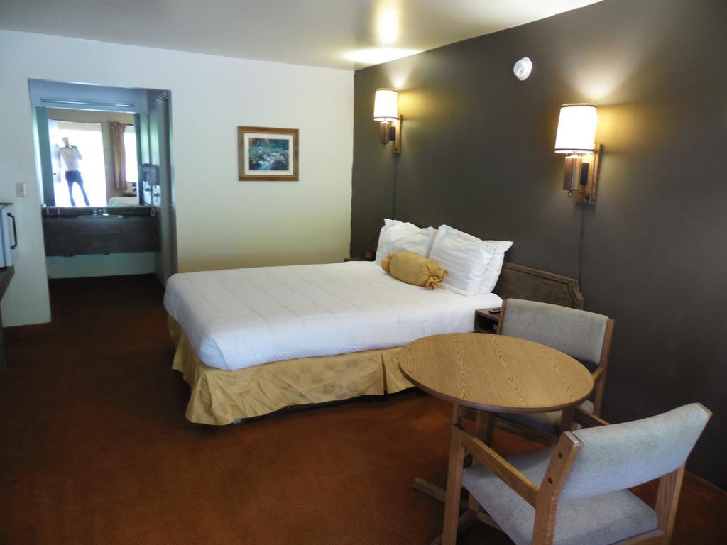 Hudson Inn Milford - photo 17